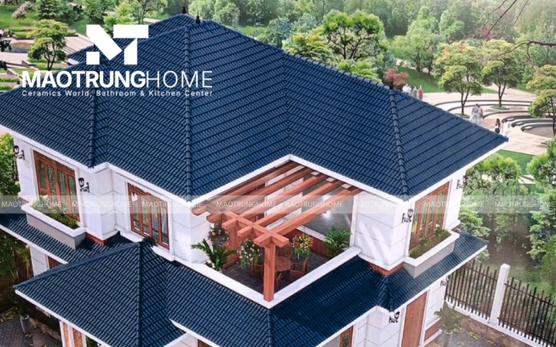 Ngói sóng nhỏ màu đỏ cam phù hợp với kiến trúc nhà vườn mộc mạc