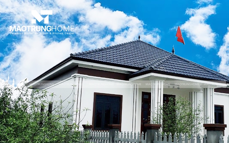 Trọng lượng nhẹ của ngói sóng nhỏ giúp giảm áp lực cho khung kèo