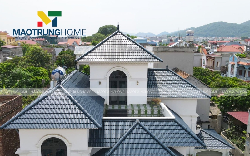 Lớp men màu sắc đa dạng giúp ngói truyền thống thêm phần sống động