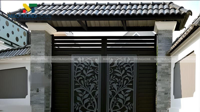 Cổng mái ngói xanh đen hợp mệnh Thủy