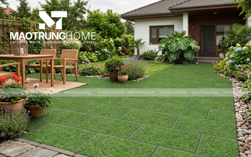 Gạch lát sân họa tiết giả sỏi tạo cảm giác gần gũi với thiên nhiên