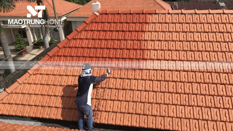 Sử dụng sơn chống nóng cho mái ngói