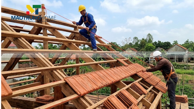Kỹ thuật căng dây lấy đường chuẩn cho mái ngói