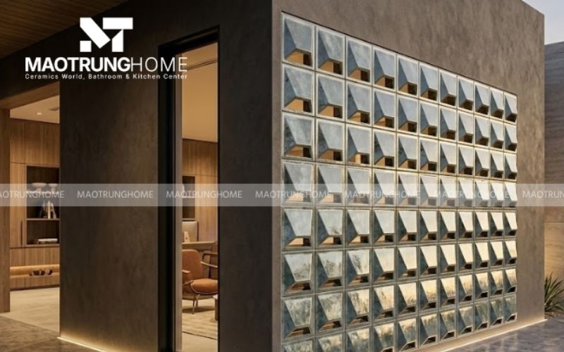 Gạch bánh ú tráng men mờ tạo chiều sâu nghệ thuật cho mảng tường