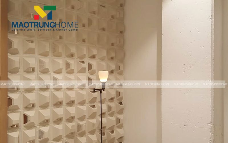 Thiết kế kín ba mặt giúp ngăn nước mưa ngay cả trong điều kiện gió lớn