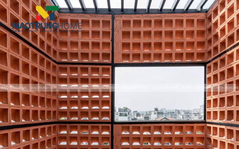 Sự kết hợp hoàn hảo giữa gạch bánh ú đỏ và không gian xanh