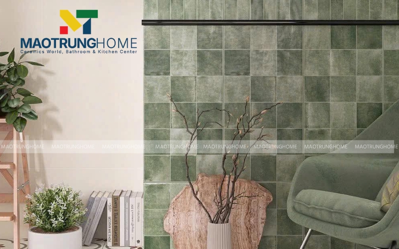 Sự kết hợp giữa gạch thẻ xanh và ánh sáng tự nhiên trên mặt tiền