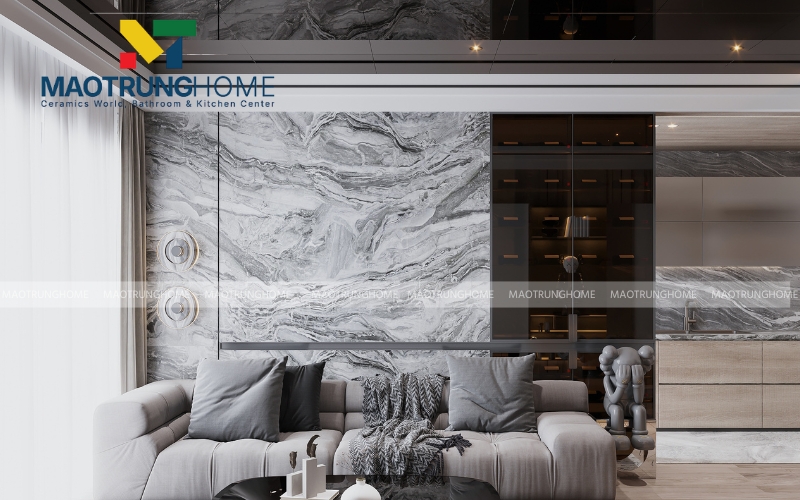 Gạch vân đá Carrara tạo vẻ đẹp lịch lãm cho mảng tường phòng khách