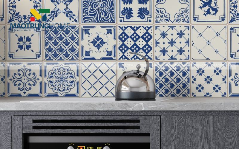Sự kết hợp giữa hoa văn đối xứng và tông màu xanh dịu mắt