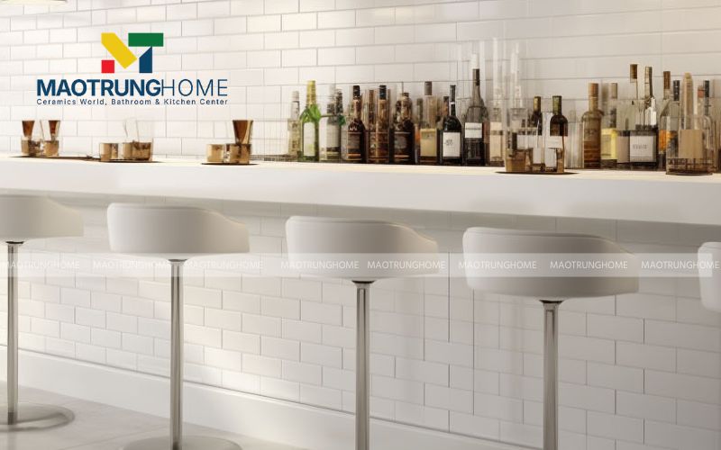 Sự sang trọng từ dòng gạch thẻ men bóng phản chiếu ánh sáng