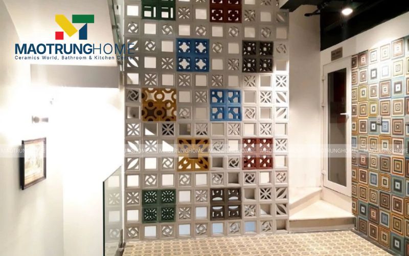 Sự phối hợp đa dạng họa tiết gạch hoa gió tạo nên mảng tường độc bản