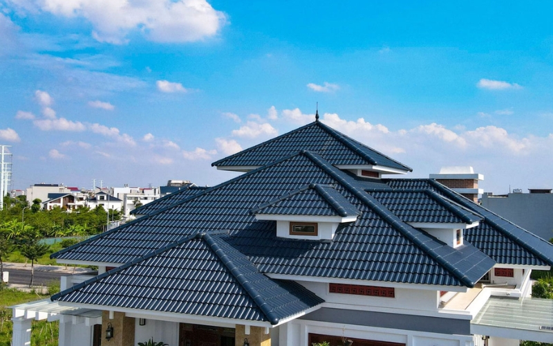 Mái nhà ngói sóng tím than mang nét đẹp quen thuộc và gần gũi