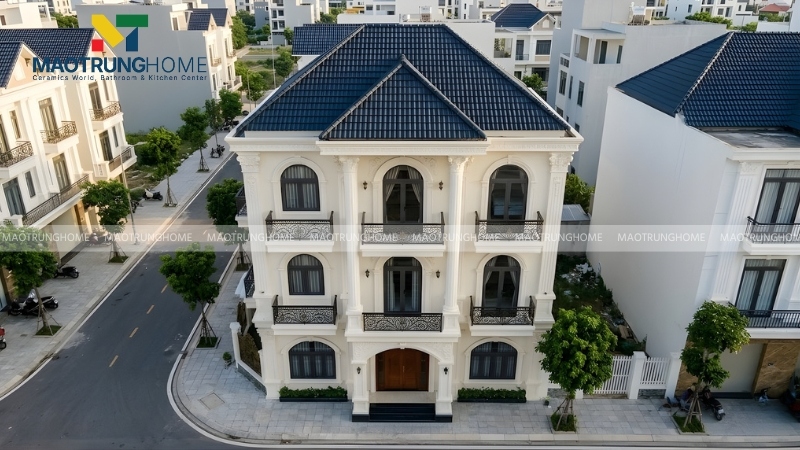 Nhà ống mái ngói cổ điển sang trọng