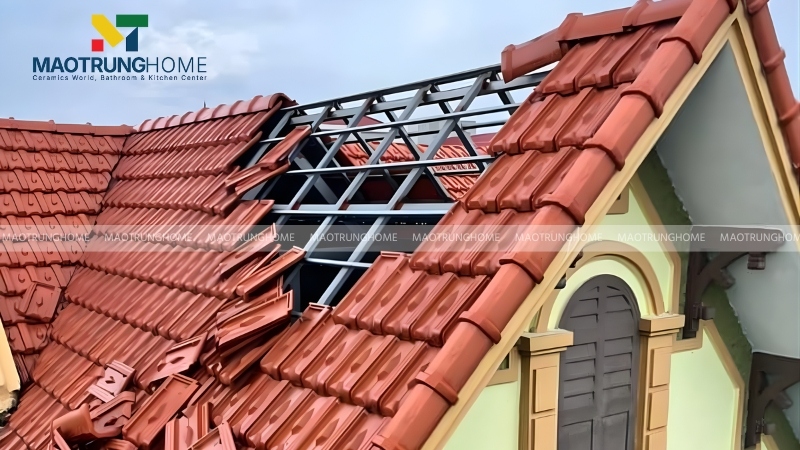 Mái có thể bị dột hoặc xô lệch sau mưa bão nếu lợp sai kĩ thuật