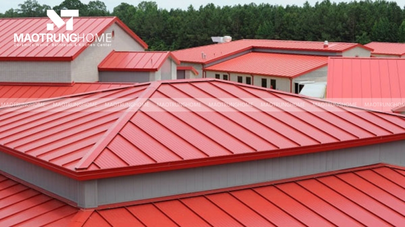 Bạn hoàn toàn có thể lợp ngói trên mái tôn để tăng tính thẩm mỹ