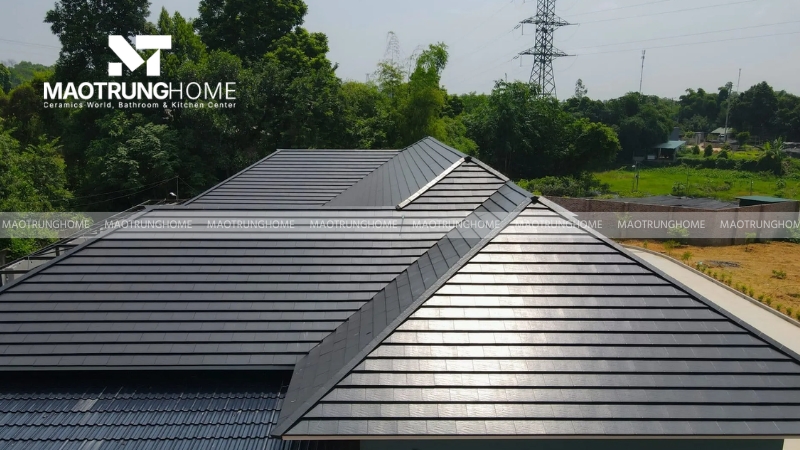 Ngói phẳng được ưa chuộng nhờ độ bền màu và khả năng chống rêu mốc tốt