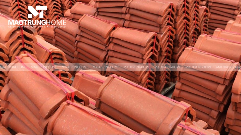 Ngói bò hay còn được gọi là ngói úp nóc