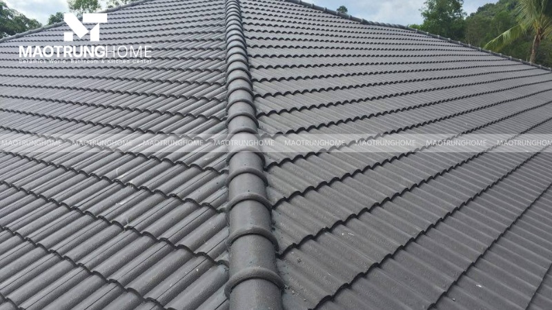 Ngói loại 1 thường có logo thương hiệu được dập nổi sắc nét phía sau viên ngói