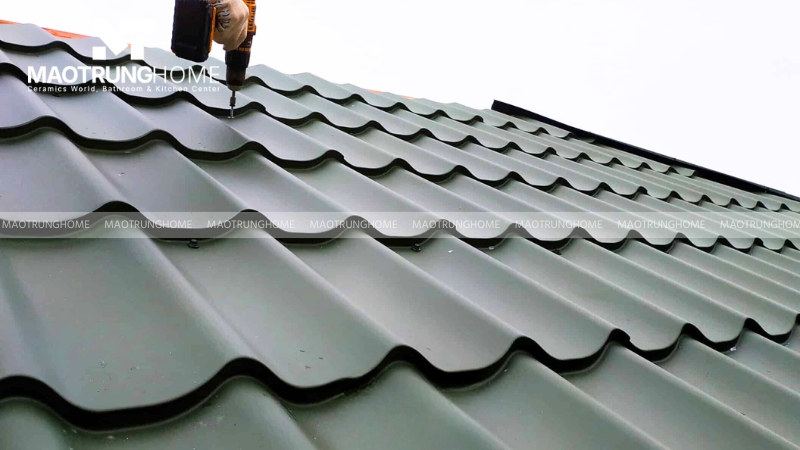 Cố định ngói và lắp đặt phụ kiện