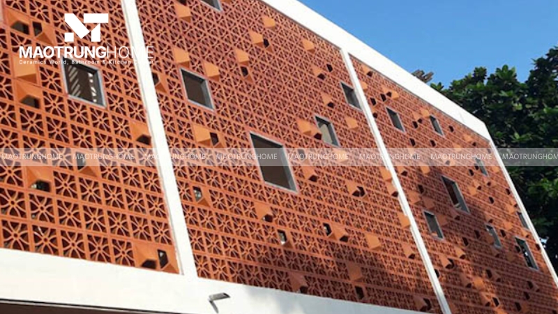 Gạch bông gió bánh ú có thiết kế vát chéo đặc trưng