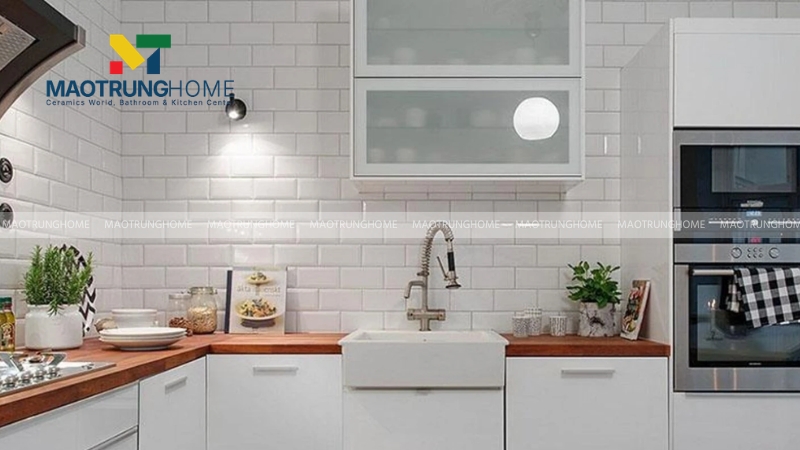 Khu vực phòng bếp và bàn ăn