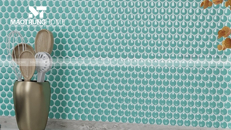 Sử dụng gạch mosaic tròn làm tấm ốp tường bếp
