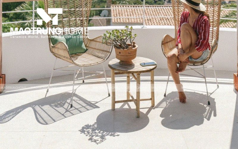 Gạch terrazzo hạt mịn màu trắng, mang lại vẻ đẹp trẻ trung, sạch sẽ.