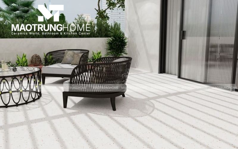 Gạch terrazo hạt nhỏ màu trắng nhẹ nhàng tạo không gian thư giãn tinh tế