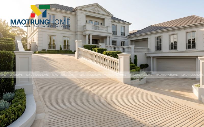 Sự kết hợp hoàn hảo giữa gạch xẻ rãnh màu vàng cát (Beige) thanh lịch và kiến trúc hoành tráng của Dinh thự Tân cổ điển.