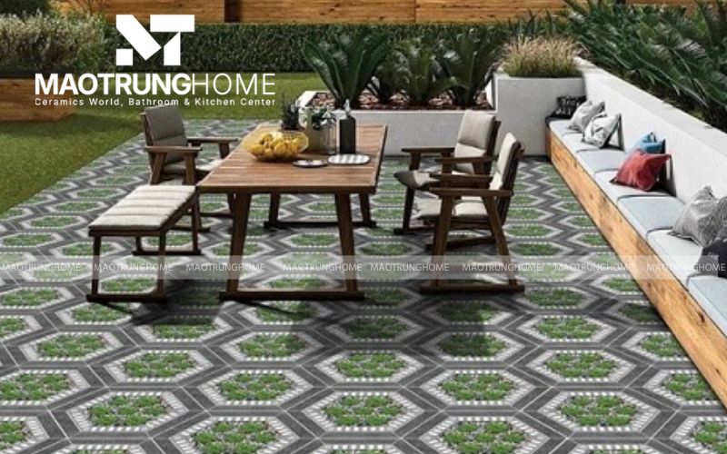 Sự kết hợp độc đáo giữa gạch xi măng lục giác và cỏ nhân tạo cho sân vườn xanh.