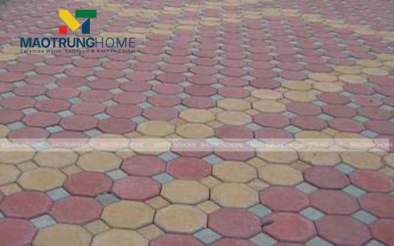 Gạch block bát giác tự chèn đa màu sắc – Giải pháp tối ưu cho sân bãi rộng.
