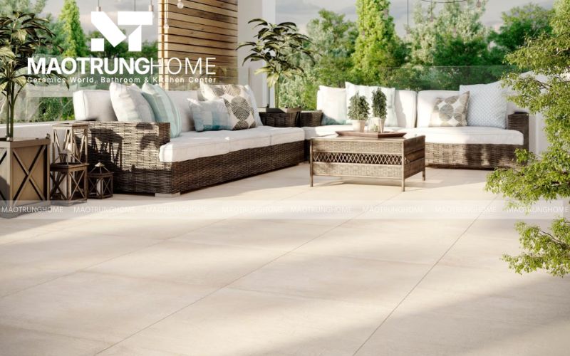 Gạch porcelain hiệu ứng bê tông mộc mạc cho không gian thư giãn ngoài trời.