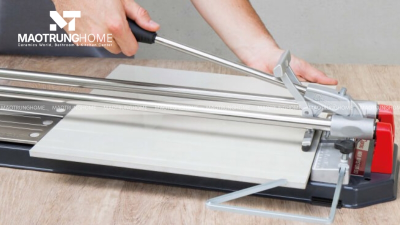 Bàn cắt gạch chuyên dụng mang lại đường cắt sắc nét