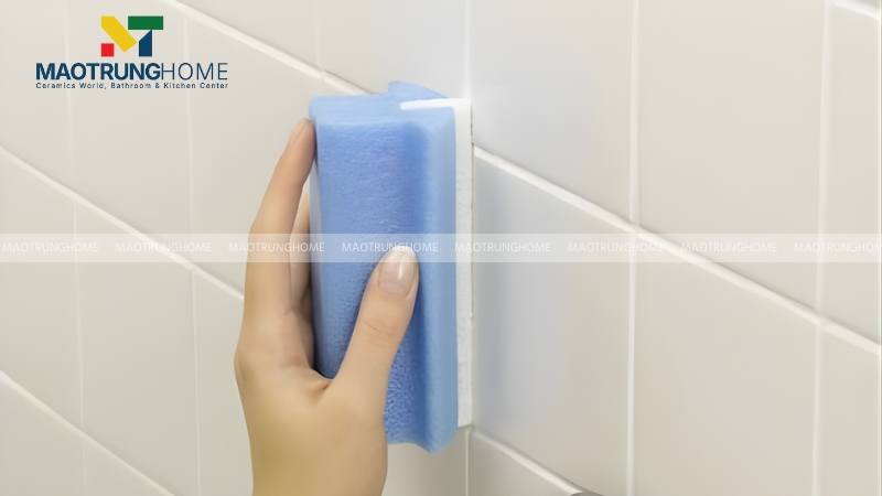 Xi măng trắng dễ hút nước không phù hợp để chà ron nhà vệ sinh