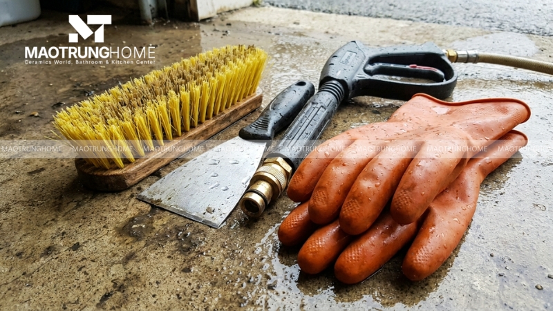 Dụng cụ vệ sinh nền gạch đỏ ngoài trời cần thiết