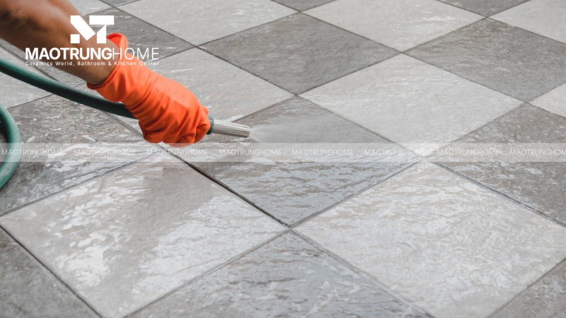 Vệ sinh vết dầu mỡ khu vực nướng ngoài trời