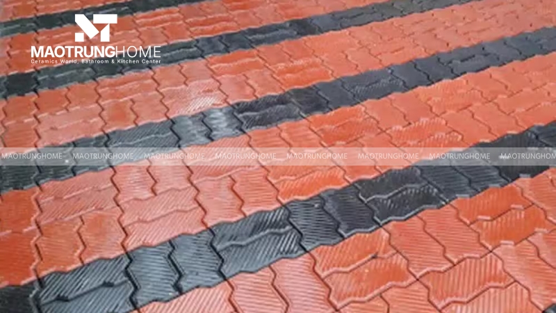 Gợi ý phối màu gạch con sâu tăng thẩm mỹ cho sân vườn