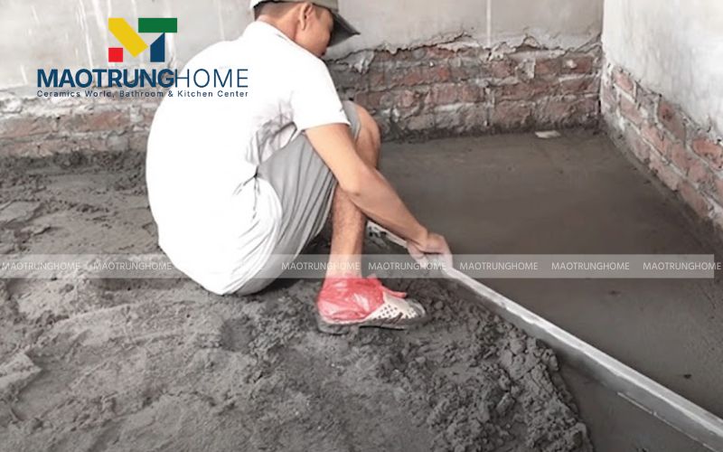 Công đoạn cán nền, tạo mặt phẳng chuẩn bị cho việc lát gạch