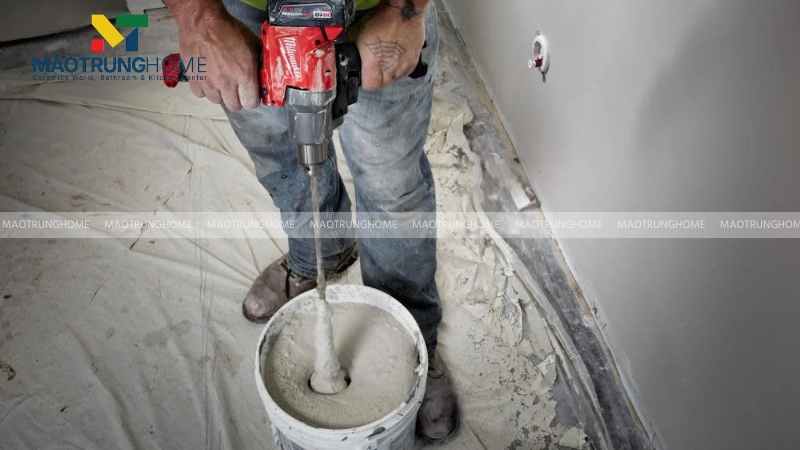 Keo dán gạch cần được pha trộn đúng tỷ lệ