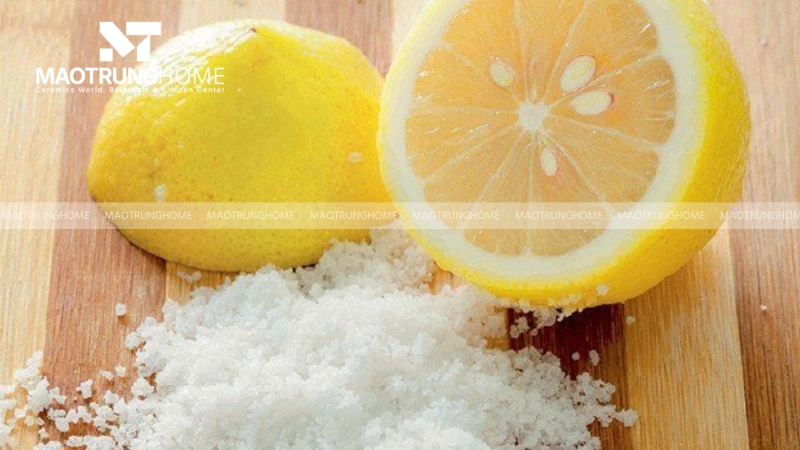 Chanh tươi kết hợp với muối hạt