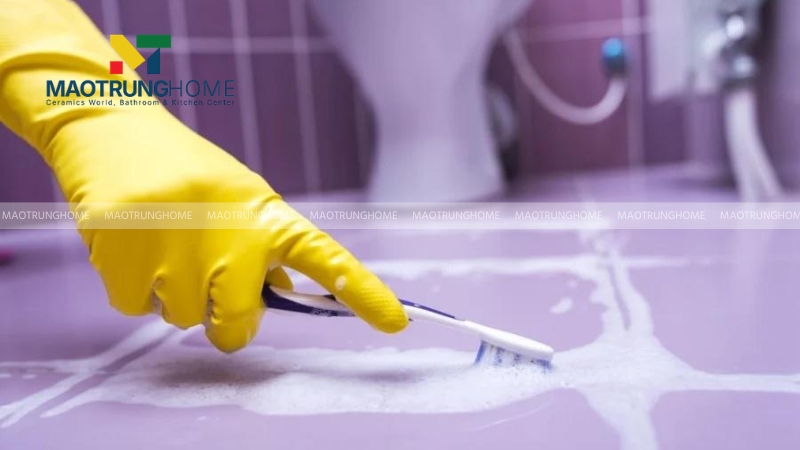 Làm sạch đường ron gạch bị đen do nhiễm phèn