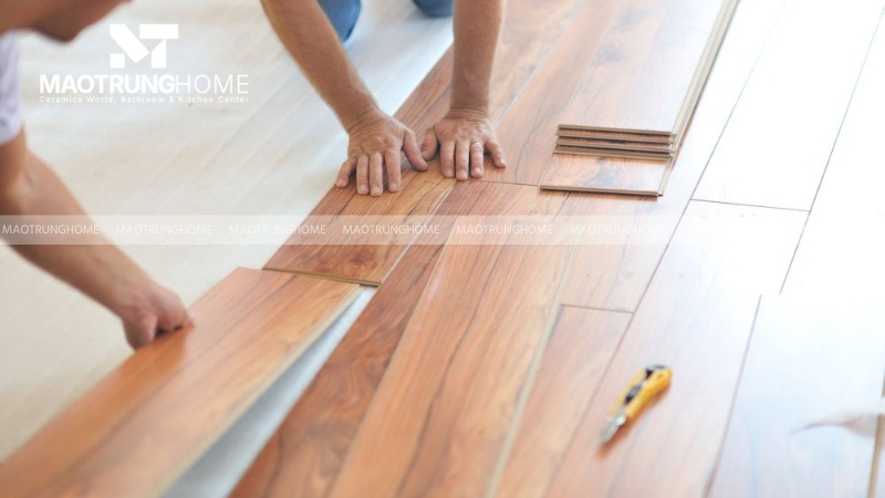 Việc lát sàn gỗ cho phòng khách chung cư rất được khuyến khích