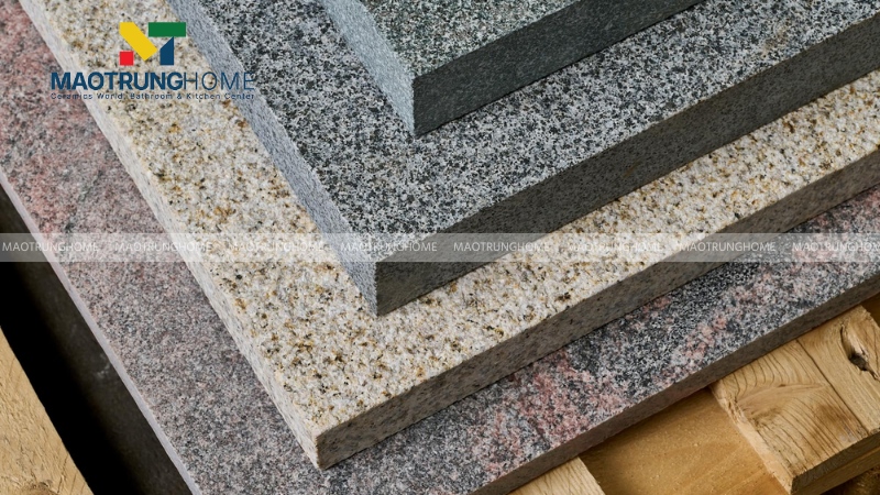 Gạch granite là sản phẩm được sản xuất với cốt liệu chính gồm bột đá và đất sét tinh chế
