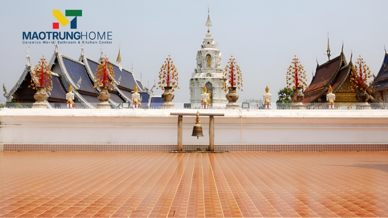 Cần chú ý về độ nhám bề mặt đảm bảo an toàn cho gạch lát sân chùa