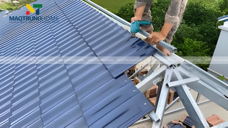 Diện tích mái thực tế có thể lớn hơn diện tích sàn tùy độ dốc