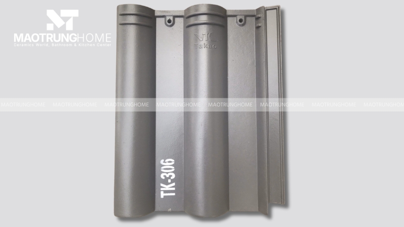 Mỗi viên ngói Takao chính hãng thường có logo dập nổi