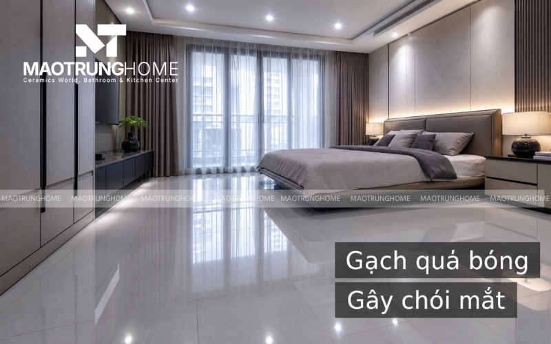 Một phòng ngủ bị lỗi thẩm mỹ do ốp gạch men bóng phản chiếu ánh sáng đèn gây chói mắt