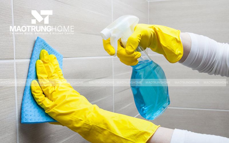 Sử dụng hóa chất tẩy gạch chuyên dụng