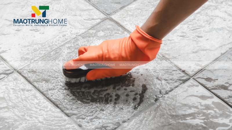Nên chọn gạch Viglacera có khả năng chống chịu tốt sự mài mòn từ các loại hóa chất tẩy rửa bồn cầu thông dụng 