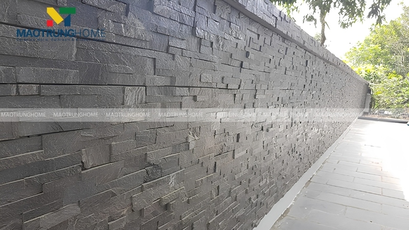 Đá ghép đen phù hợp với không gian kiến trúc mang phong cách hiện đại hoặc công nghiệp